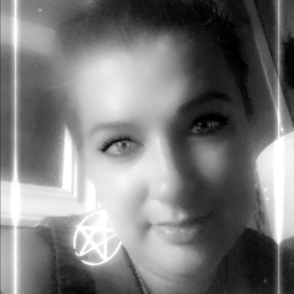 Meet your Posher, Courtney - Picture 5 of 6